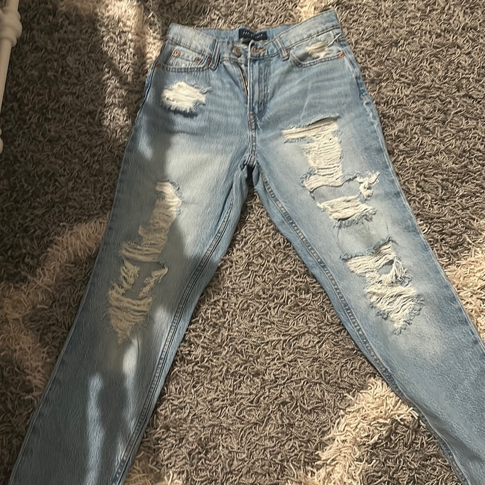 Aeropostale Light blue ripped mom jeans